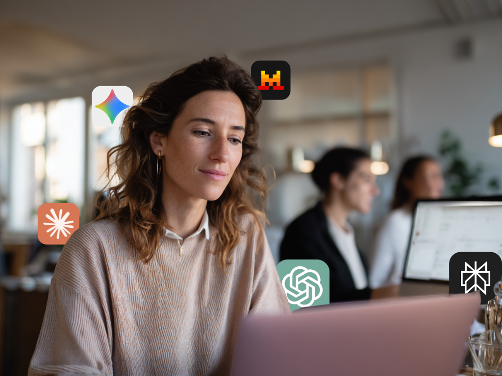 Une femme qui regarde son écran d'ordinateur avec des logos de moteurs IA autour d'elle